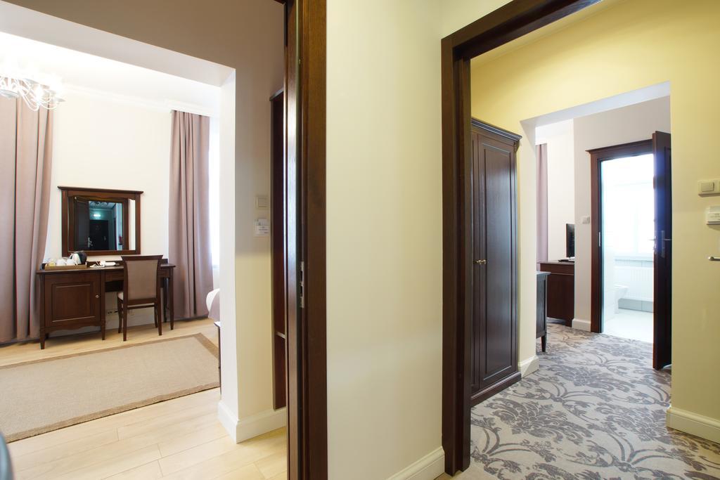 Villa La Pierre سترشيغوم الغرفة الصورة