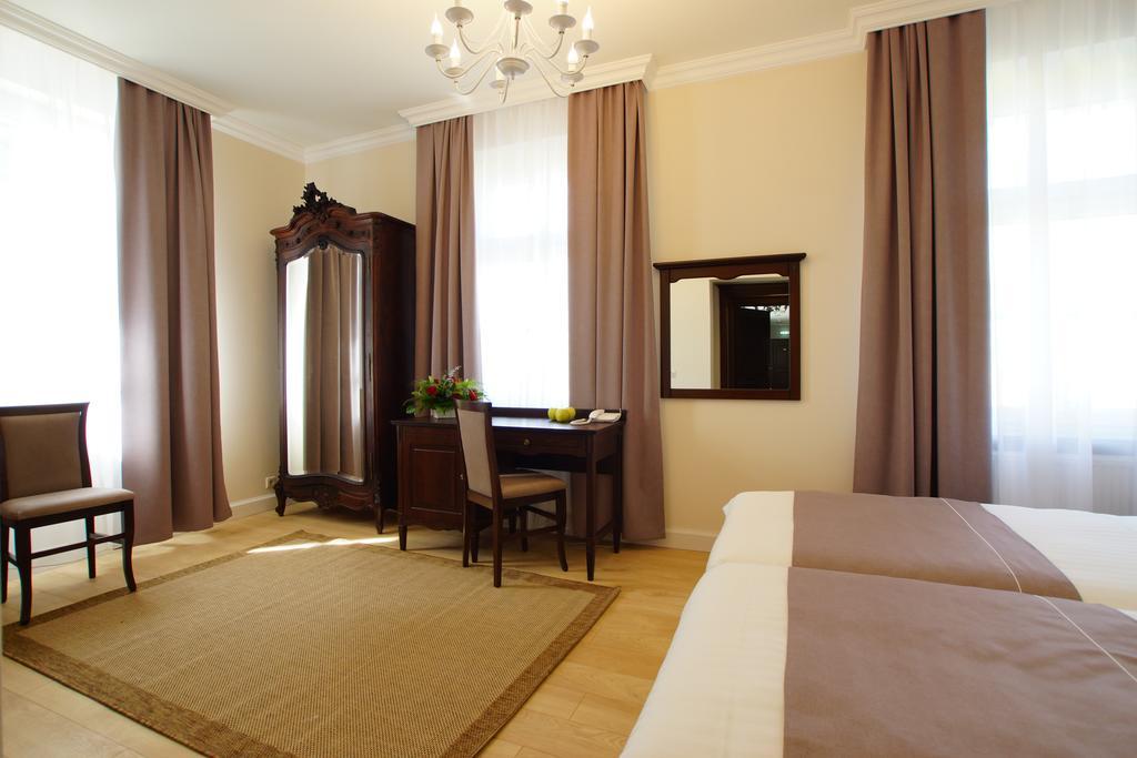 Villa La Pierre سترشيغوم الغرفة الصورة
